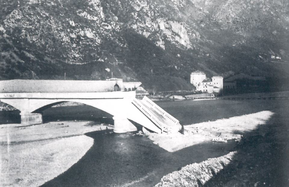 1917 Vas, ponte sul Piave fatto saltare (Fonte: Testimonianze ed immagini della Grande Guerra)