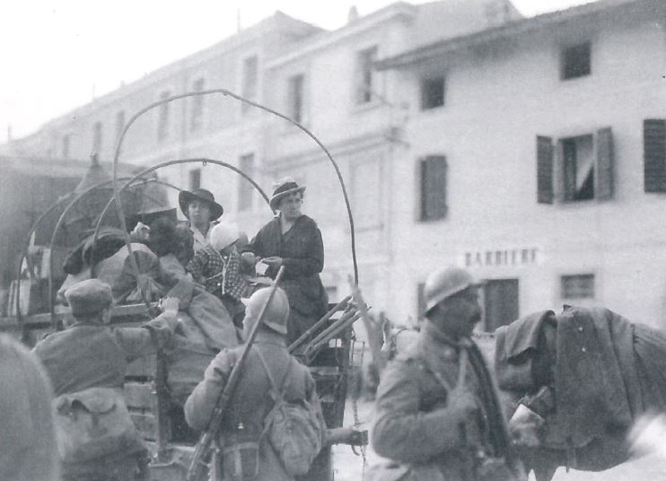 Profughi a Sacile dopo la rotta di Caporetto.