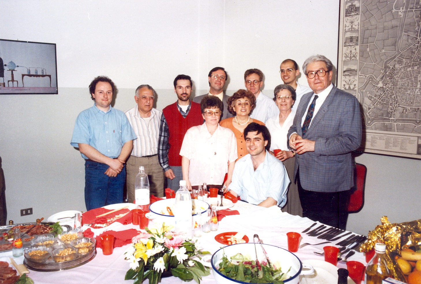 Università di Padova: Dipartimento di Chimica Fisica: Gruppo di Chimica Fisica dello Stato Solido e Spettroscopia Ottica, giugno 1992